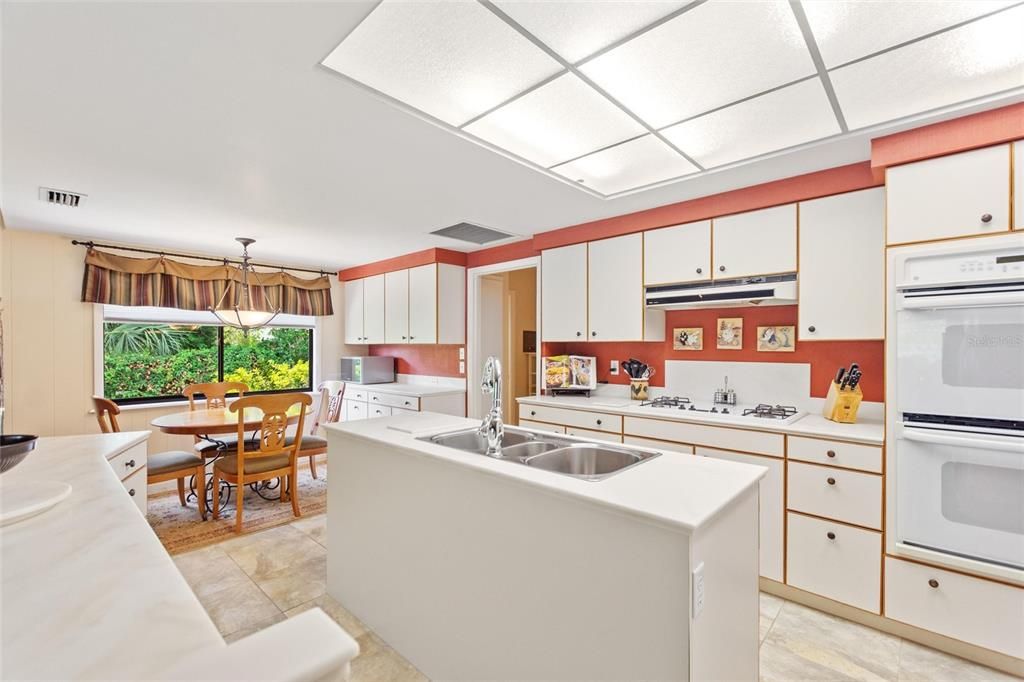 待售: $775,000 (4 贝兹, 2 浴室, 2710 平方英尺)