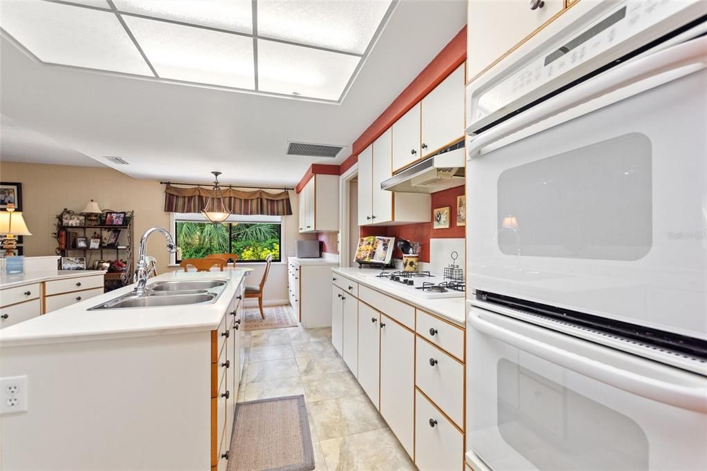 待售: $775,000 (4 贝兹, 2 浴室, 2710 平方英尺)