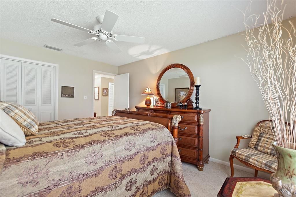 待售: $775,000 (4 贝兹, 2 浴室, 2710 平方英尺)