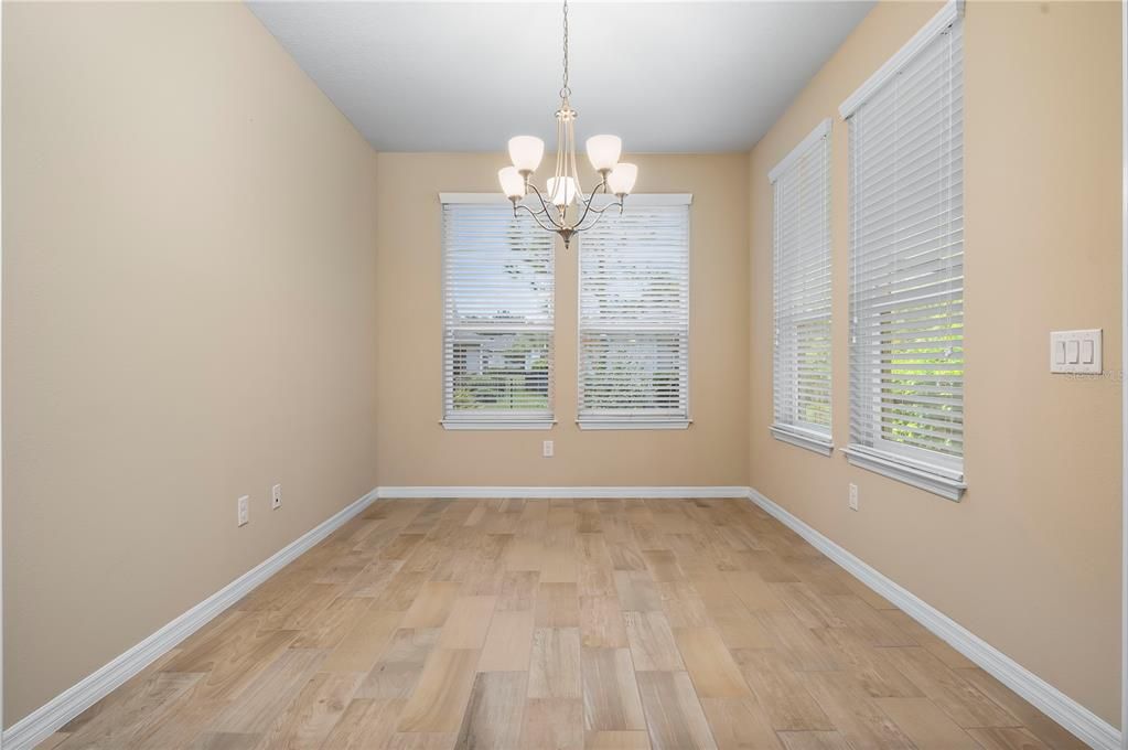 Под контрактом: $320,000 (2 спален, 2 ванн, 1666 Квадратных фут)