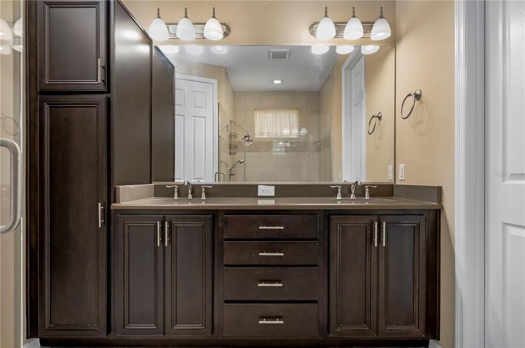 Под контрактом: $320,000 (2 спален, 2 ванн, 1666 Квадратных фут)