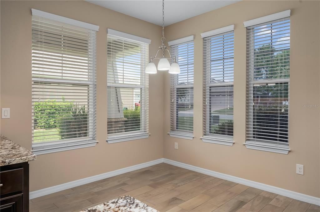 Под контрактом: $320,000 (2 спален, 2 ванн, 1666 Квадратных фут)