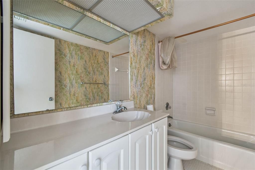 Activo con contrato: $130,000 (2 camas, 2 baños, 1050 Pies cuadrados)