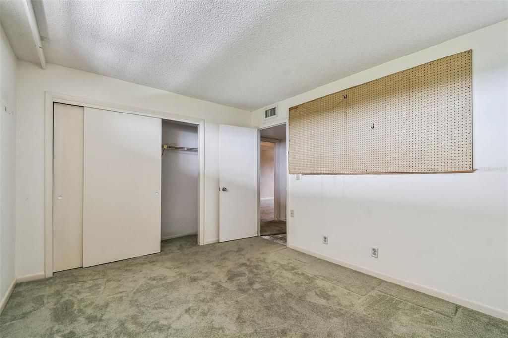 Activo con contrato: $130,000 (2 camas, 2 baños, 1050 Pies cuadrados)