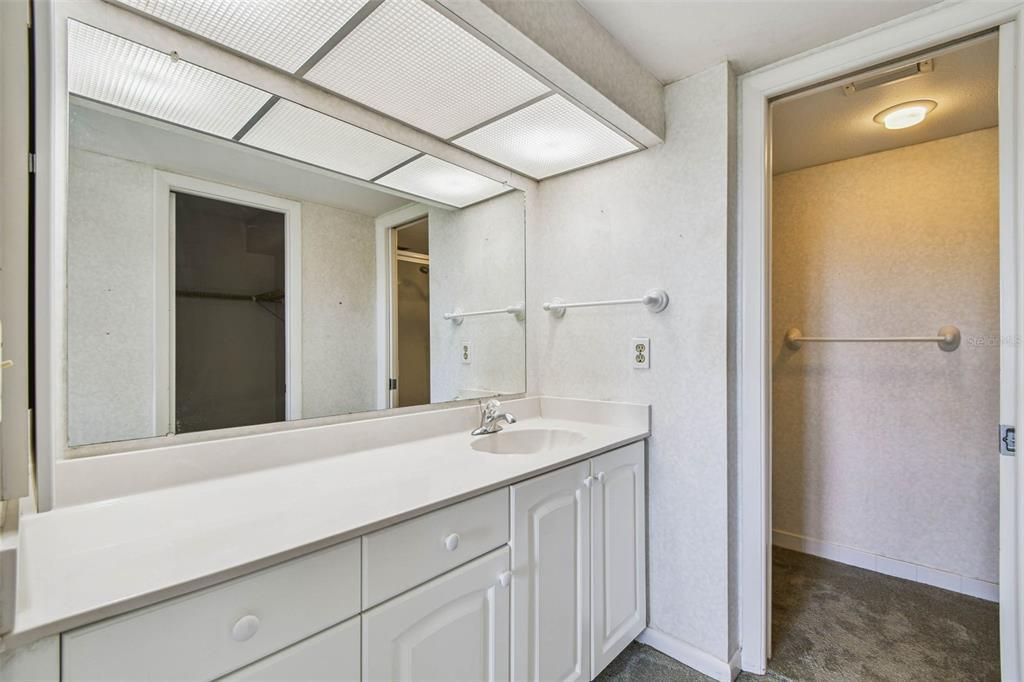 Activo con contrato: $130,000 (2 camas, 2 baños, 1050 Pies cuadrados)