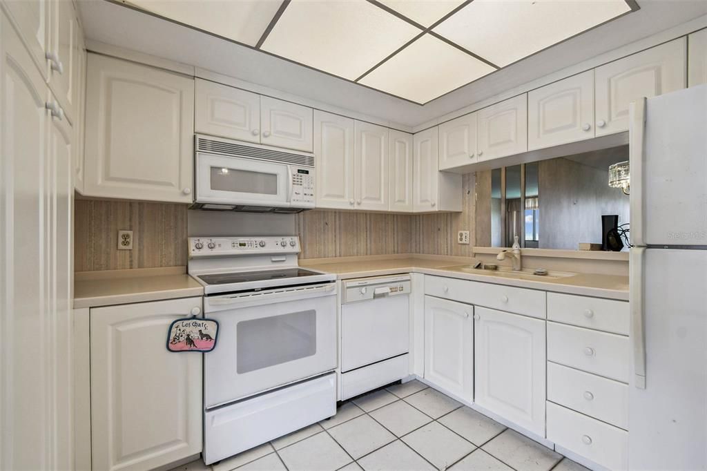 Activo con contrato: $130,000 (2 camas, 2 baños, 1050 Pies cuadrados)