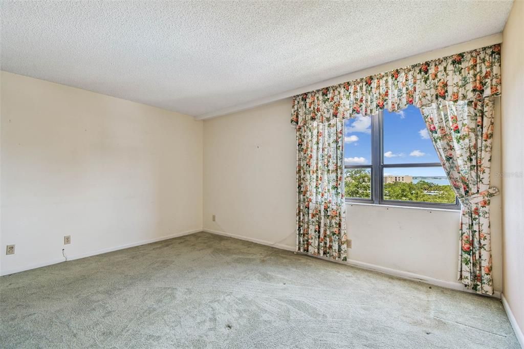 Activo con contrato: $130,000 (2 camas, 2 baños, 1050 Pies cuadrados)