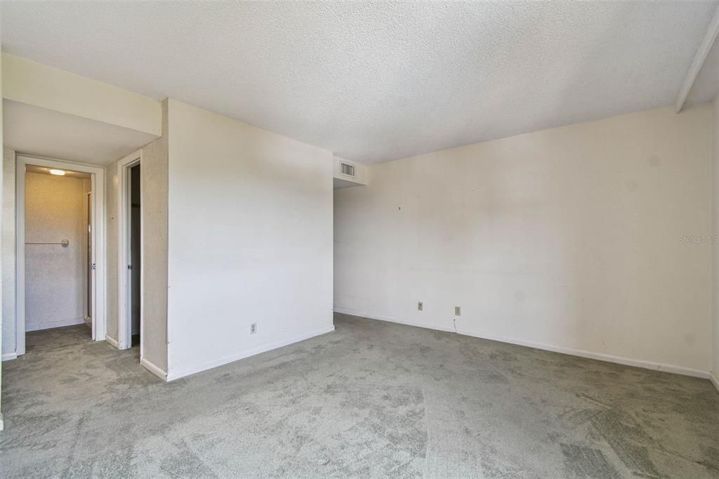 Activo con contrato: $130,000 (2 camas, 2 baños, 1050 Pies cuadrados)