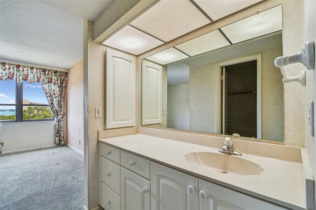 Activo con contrato: $130,000 (2 camas, 2 baños, 1050 Pies cuadrados)