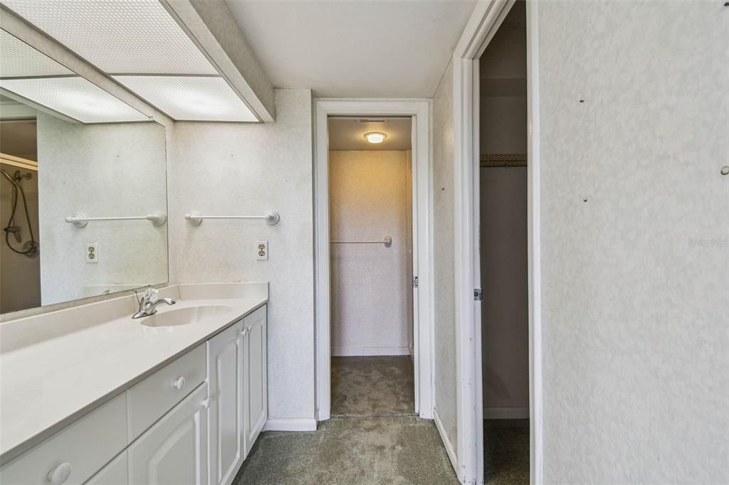 Activo con contrato: $130,000 (2 camas, 2 baños, 1050 Pies cuadrados)