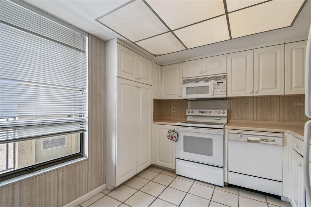 Activo con contrato: $130,000 (2 camas, 2 baños, 1050 Pies cuadrados)