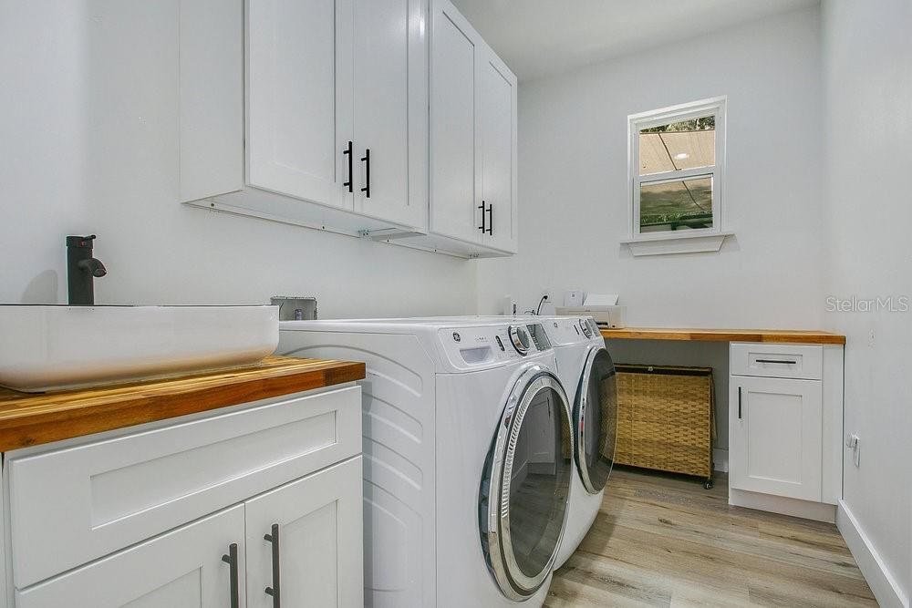 Active With Contract: $665,000 (4 beds, 2 baths, 2348 Square Feet)