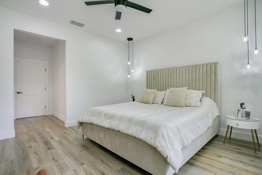 Active With Contract: $665,000 (4 beds, 2 baths, 2348 Square Feet)