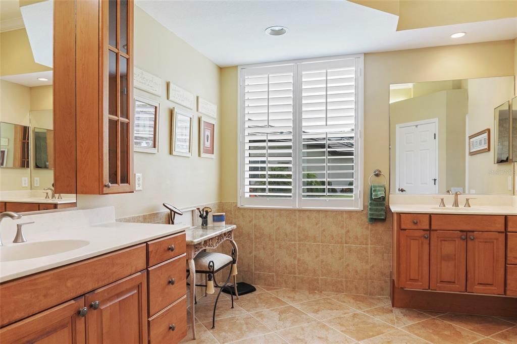 Activo con contrato: $625,000 (4 camas, 3 baños, 2889 Pies cuadrados)