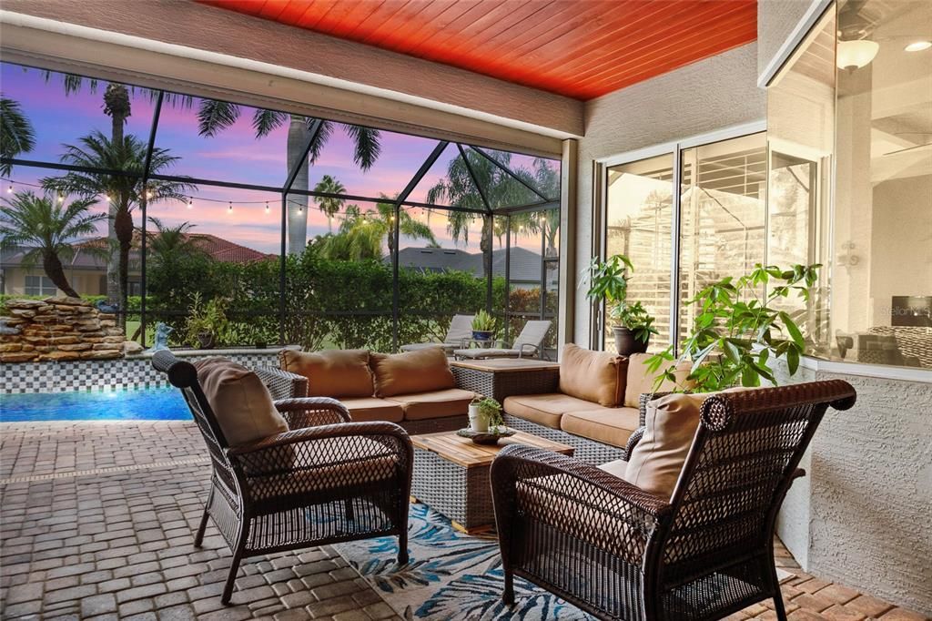 Activo con contrato: $625,000 (4 camas, 3 baños, 2889 Pies cuadrados)