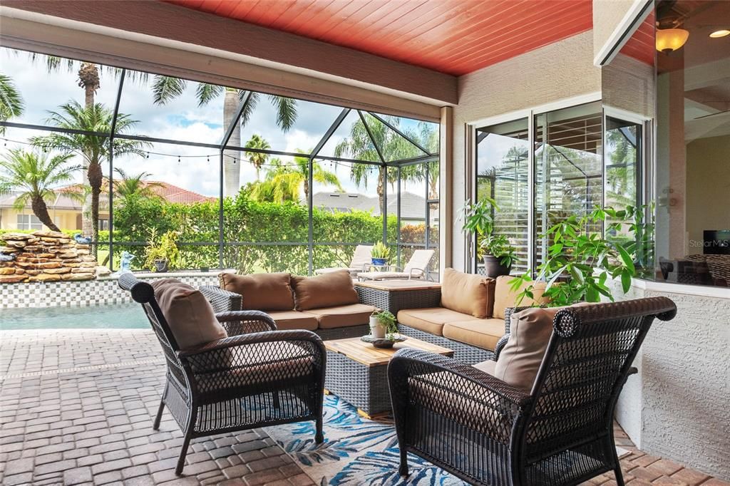 Activo con contrato: $625,000 (4 camas, 3 baños, 2889 Pies cuadrados)