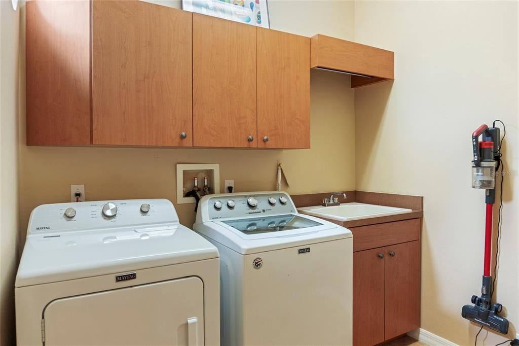 Activo con contrato: $625,000 (4 camas, 3 baños, 2889 Pies cuadrados)