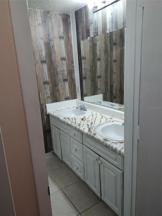 For Sale: $83,900 (2 beds, 2 baths, 932 Square Feet)