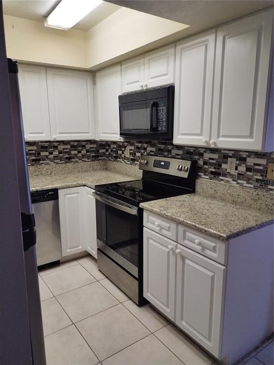 For Sale: $83,900 (2 beds, 2 baths, 932 Square Feet)