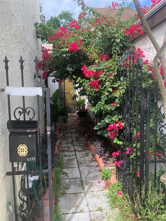 Active With Contract: $130,000 (3 beds, 2 baths, 1464 Square Feet)