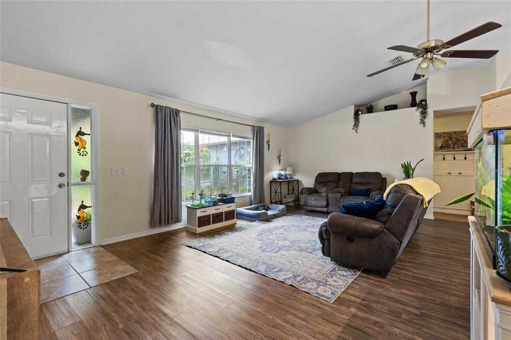 待售: $374,900 (4 贝兹, 2 浴室, 1780 平方英尺)