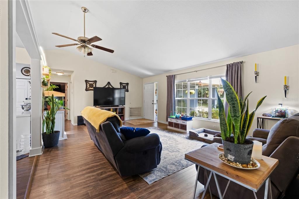 待售: $374,900 (4 贝兹, 2 浴室, 1780 平方英尺)