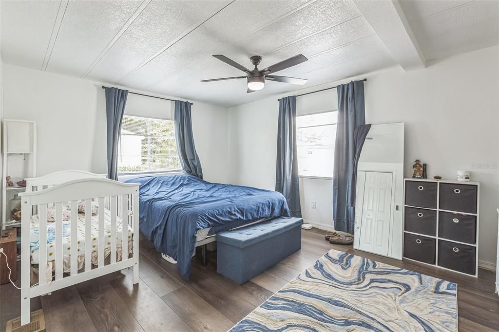 Active With Contract: $208,000 (3 beds, 2 baths, 1346 Square Feet)