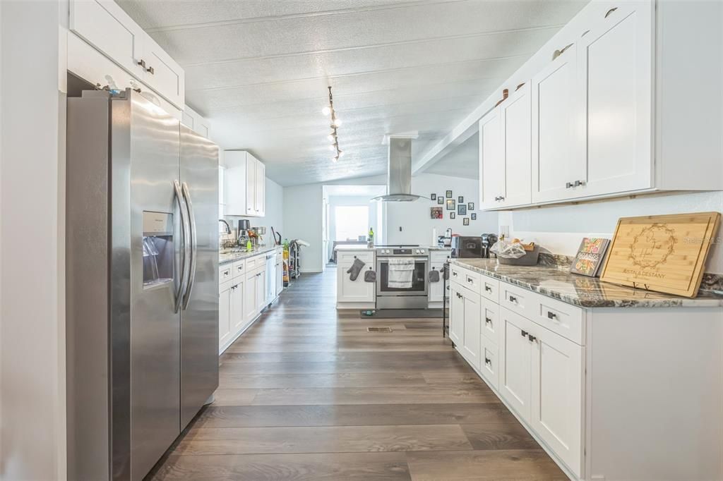 Active With Contract: $208,000 (3 beds, 2 baths, 1346 Square Feet)