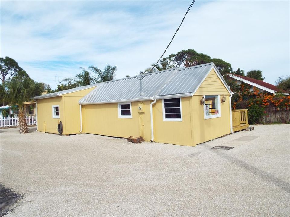 For Sale: $325,000 (0 beds, 0 baths, 872 Square Feet)