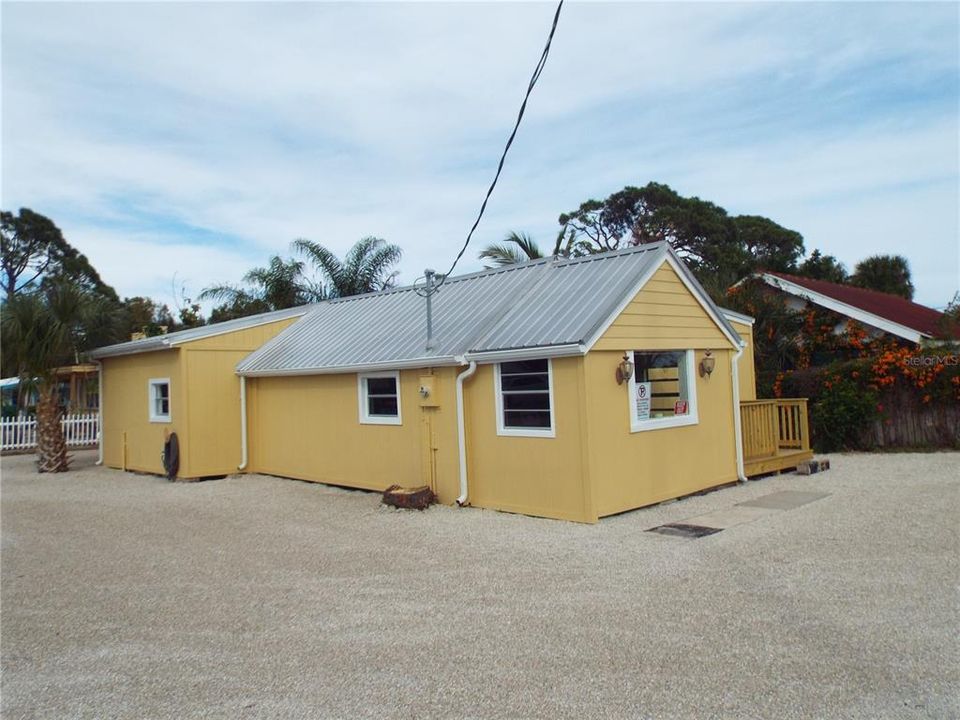 For Sale: $325,000 (0 beds, 0 baths, 872 Square Feet)