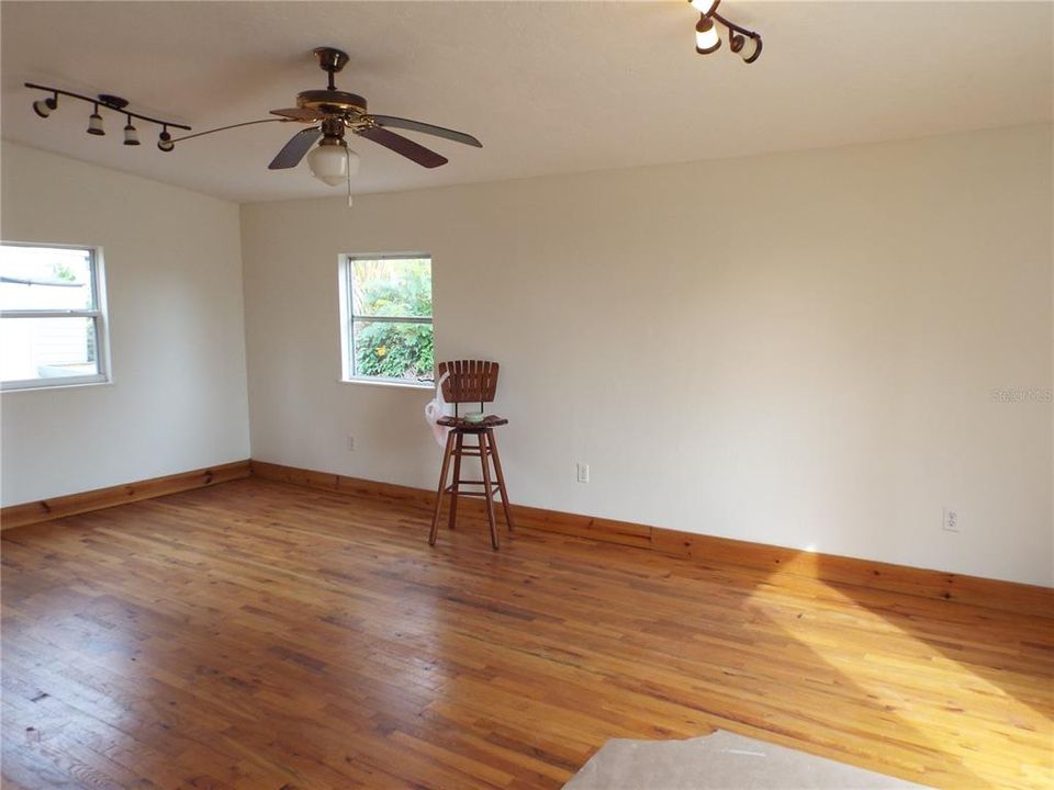 For Sale: $325,000 (0 beds, 0 baths, 872 Square Feet)