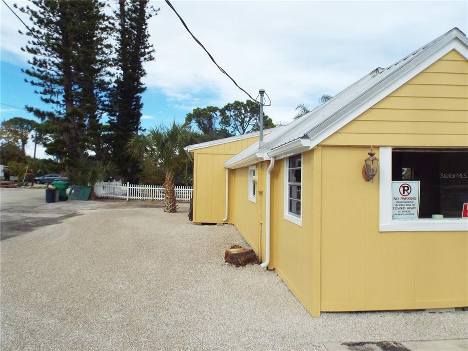 For Sale: $325,000 (0 beds, 0 baths, 872 Square Feet)