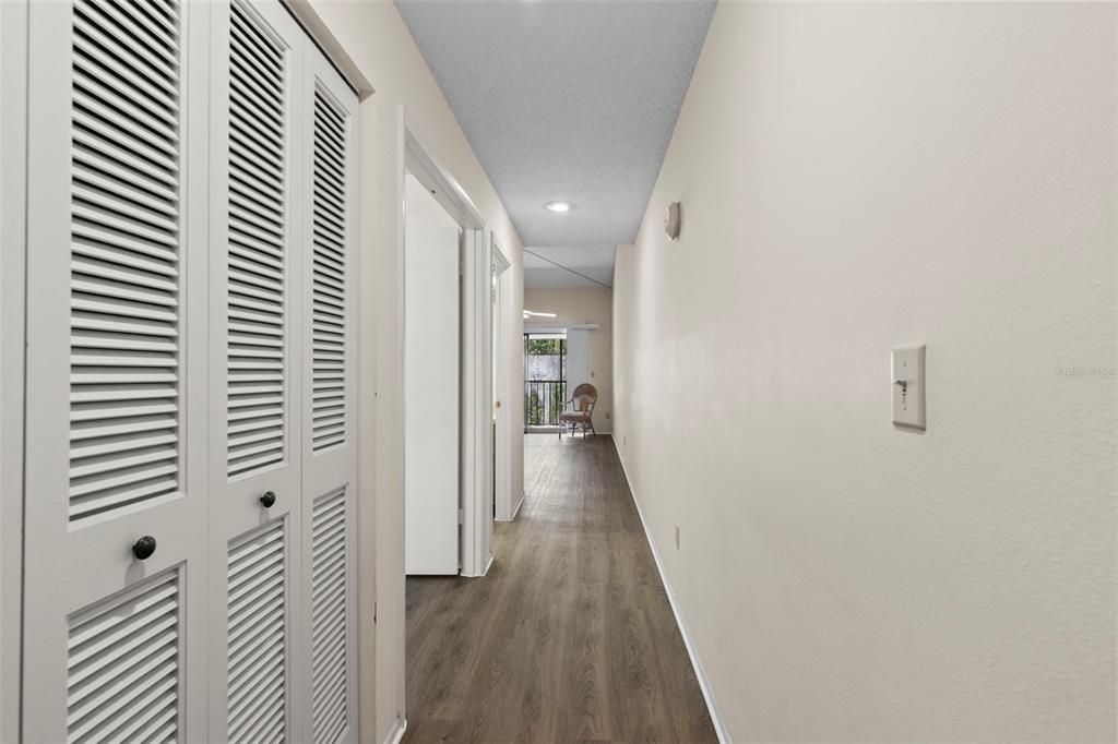 Active With Contract: $125,000 (1 beds, 1 baths, 736 Square Feet)