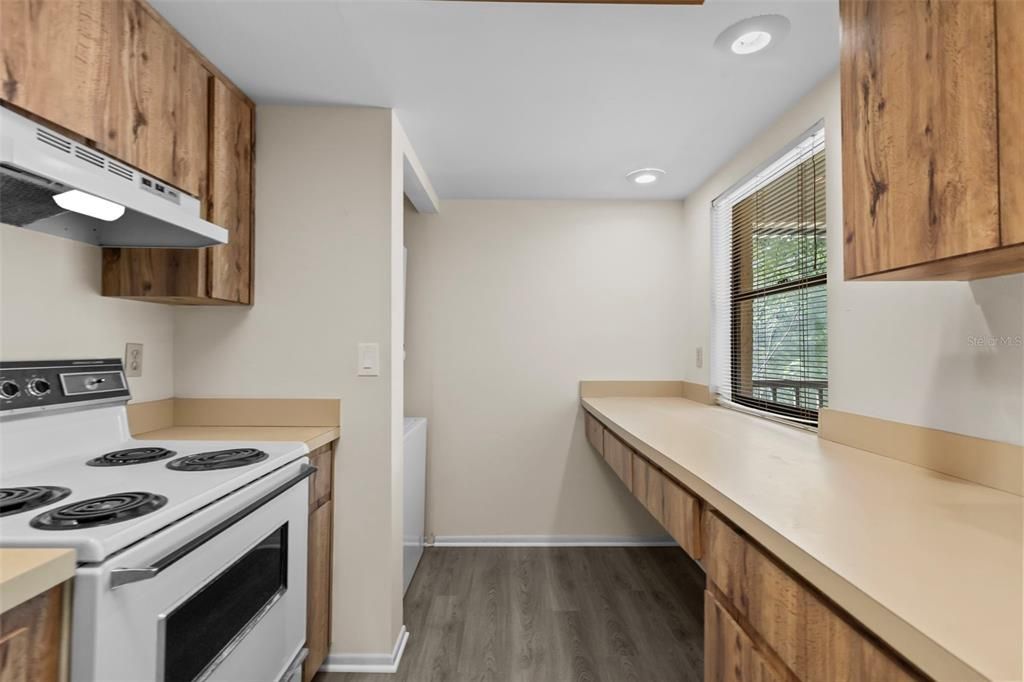 Active With Contract: $125,000 (1 beds, 1 baths, 736 Square Feet)