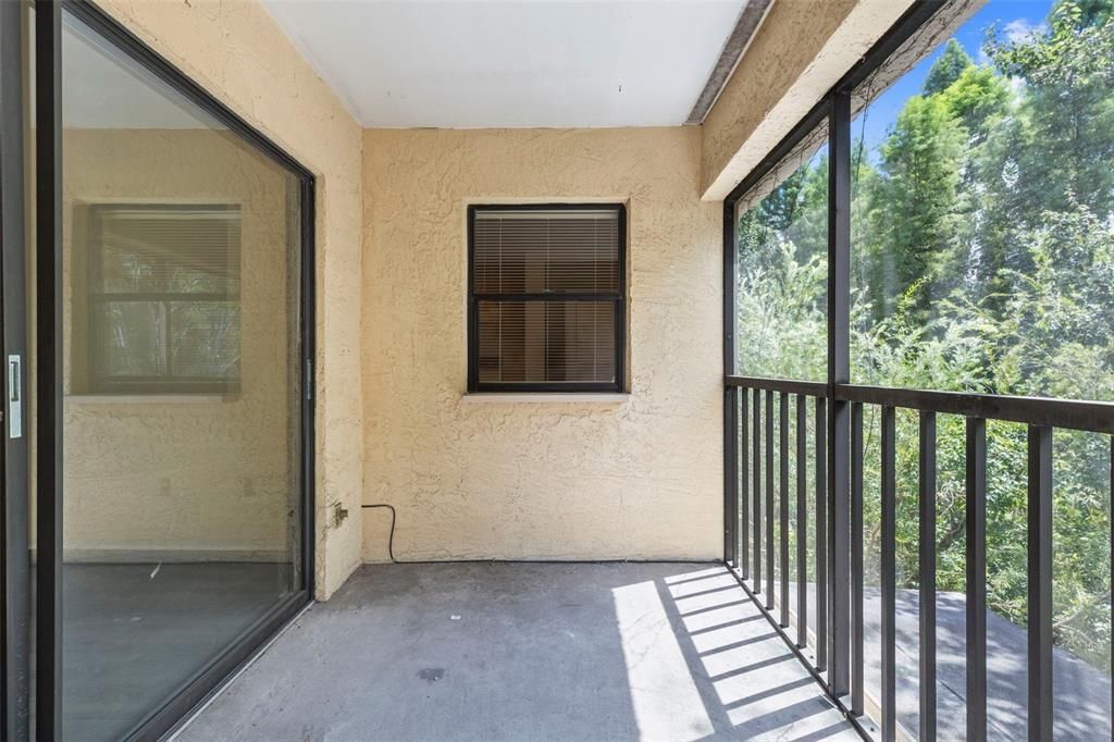 Active With Contract: $125,000 (1 beds, 1 baths, 736 Square Feet)