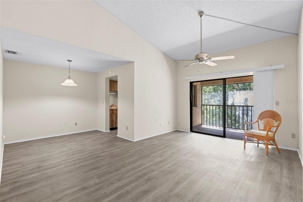 Active With Contract: $125,000 (1 beds, 1 baths, 736 Square Feet)