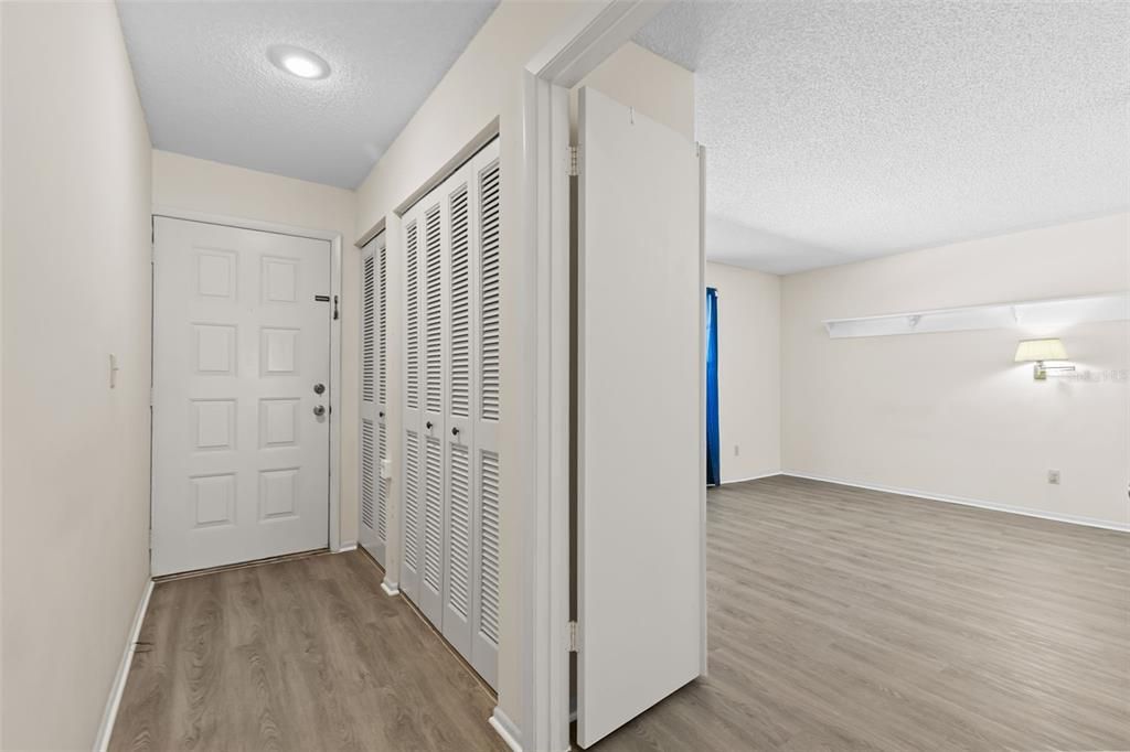 Active With Contract: $125,000 (1 beds, 1 baths, 736 Square Feet)