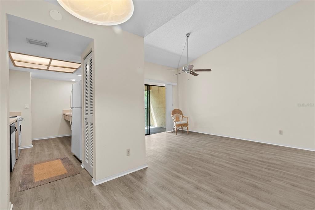 Active With Contract: $125,000 (1 beds, 1 baths, 736 Square Feet)