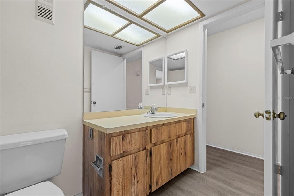 Active With Contract: $125,000 (1 beds, 1 baths, 736 Square Feet)