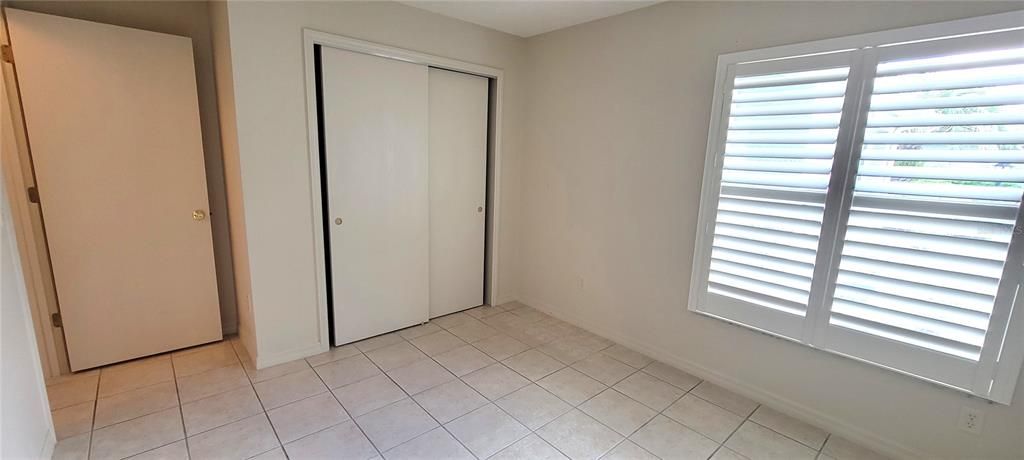 合同活跃: $299,900 (2 贝兹, 2 浴室, 1270 平方英尺)