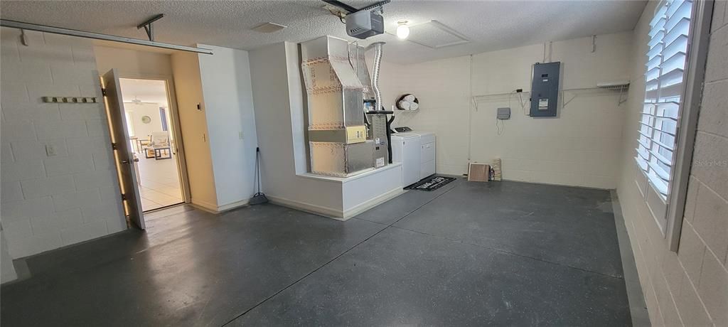 合同活跃: $299,900 (2 贝兹, 2 浴室, 1270 平方英尺)