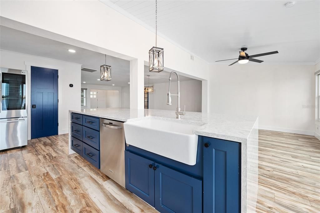 待售: $1,625,000 (4 贝兹, 3 浴室, 2705 平方英尺)