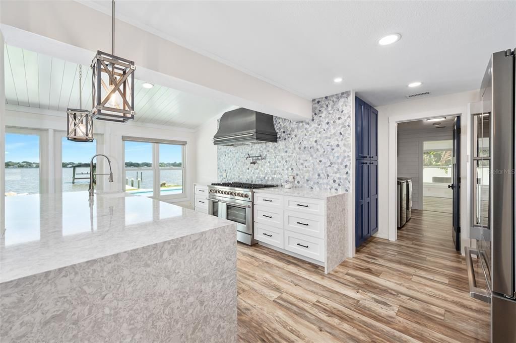 待售: $1,625,000 (4 贝兹, 3 浴室, 2705 平方英尺)