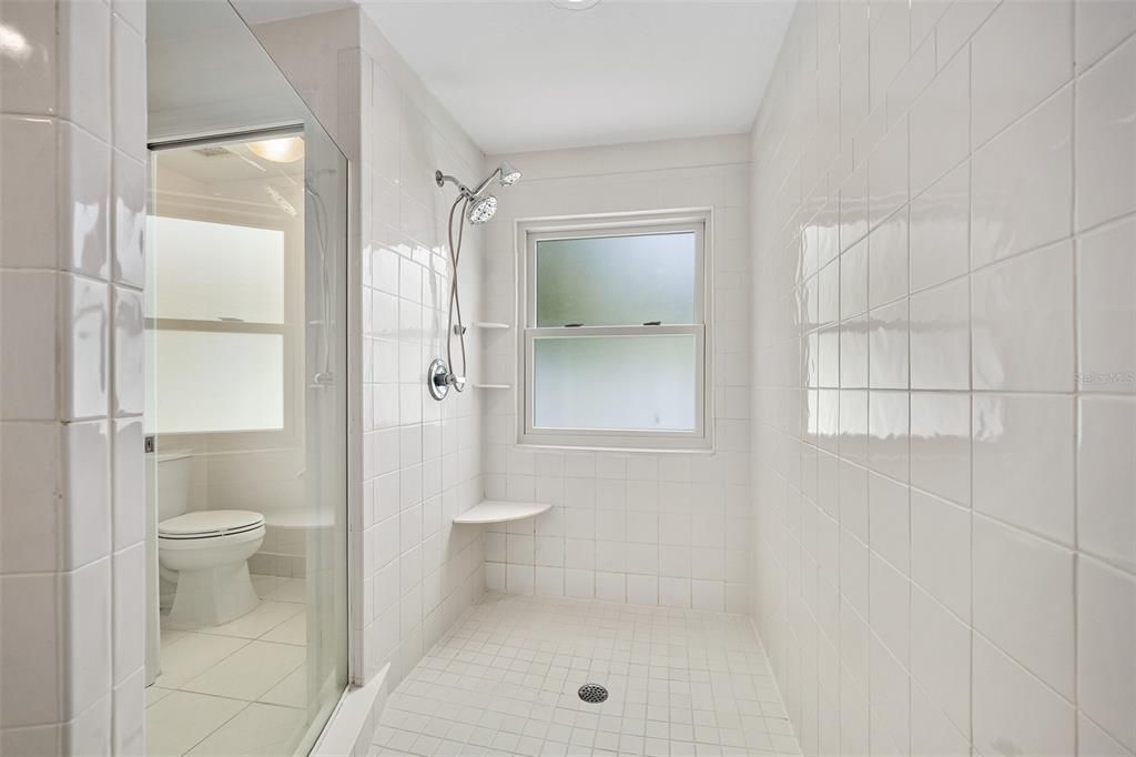 待售: $1,625,000 (4 贝兹, 3 浴室, 2705 平方英尺)