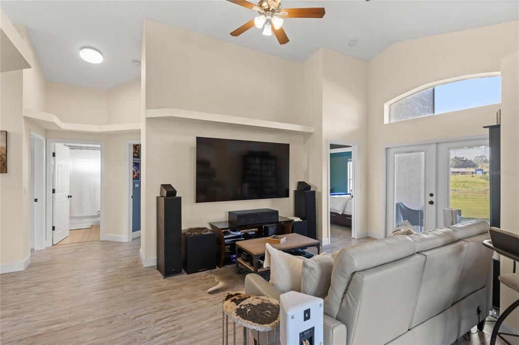 На продажу: $365,000 (3 спален, 2 ванн, 1186 Квадратных фут)