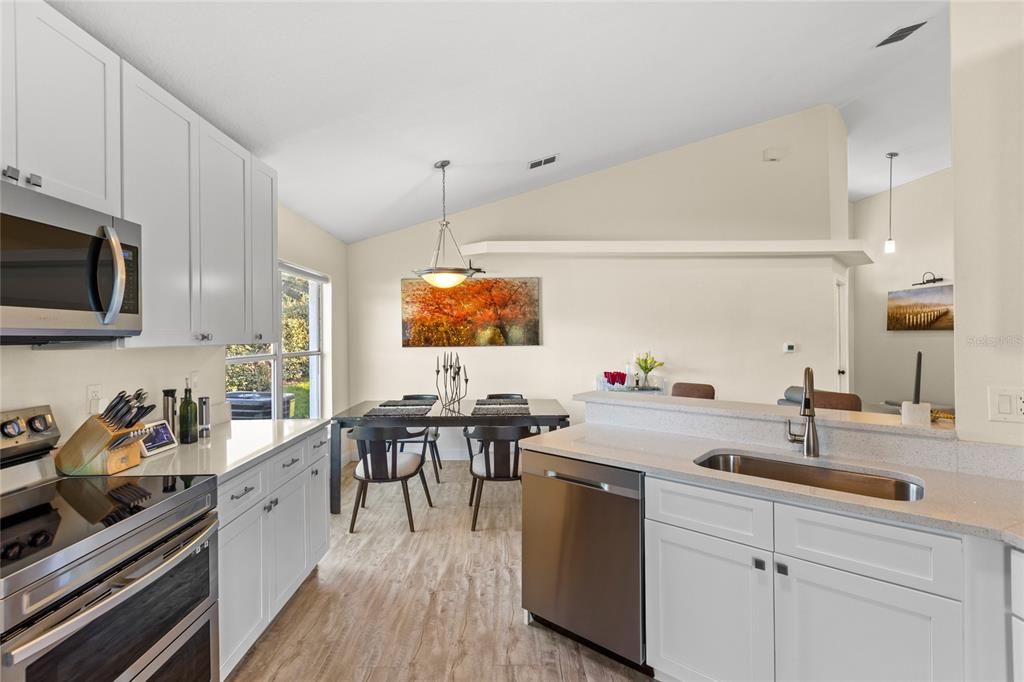 На продажу: $365,000 (3 спален, 2 ванн, 1186 Квадратных фут)