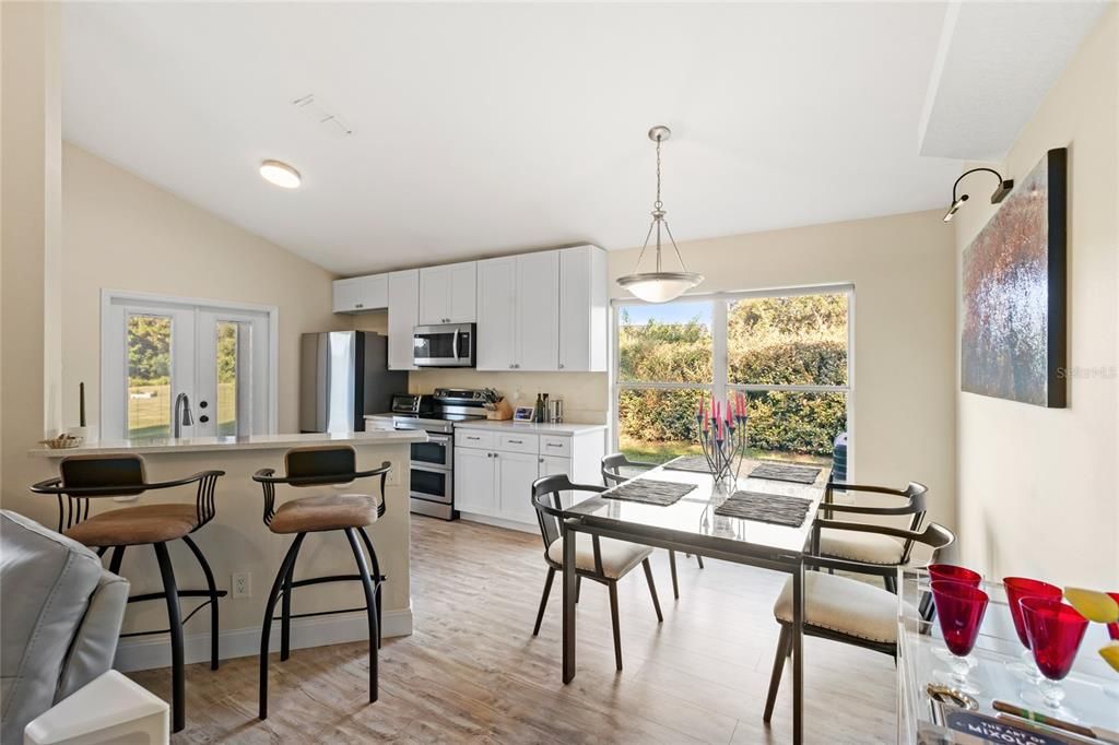 На продажу: $365,000 (3 спален, 2 ванн, 1186 Квадратных фут)