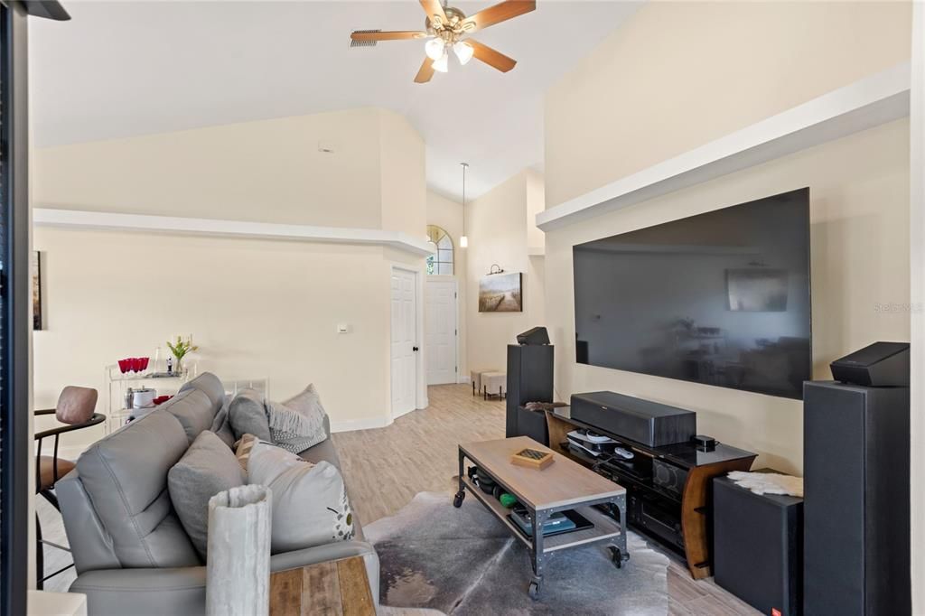 На продажу: $365,000 (3 спален, 2 ванн, 1186 Квадратных фут)