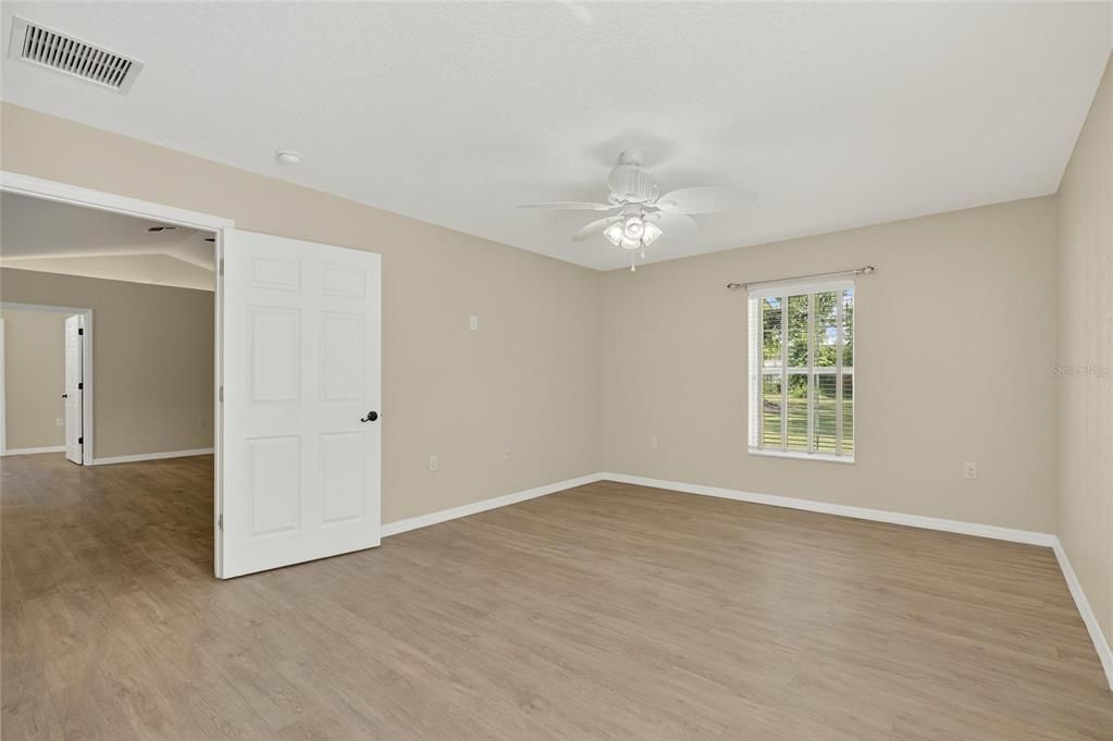 合同活跃: $448,000 (3 贝兹, 2 浴室, 1536 平方英尺)