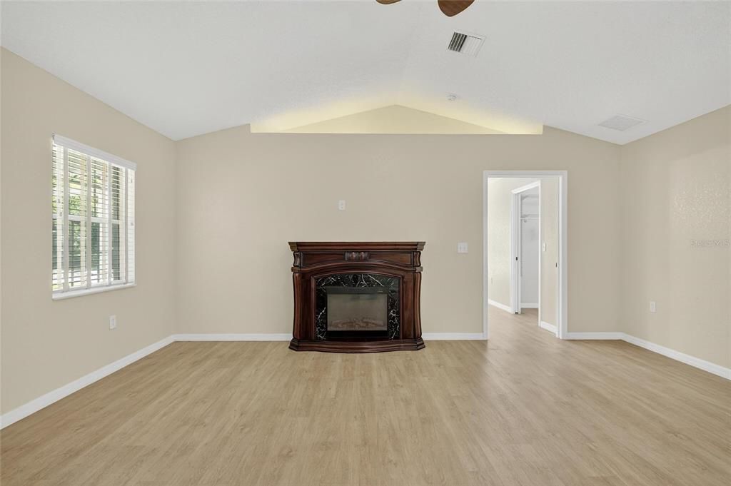 合同活跃: $448,000 (3 贝兹, 2 浴室, 1536 平方英尺)